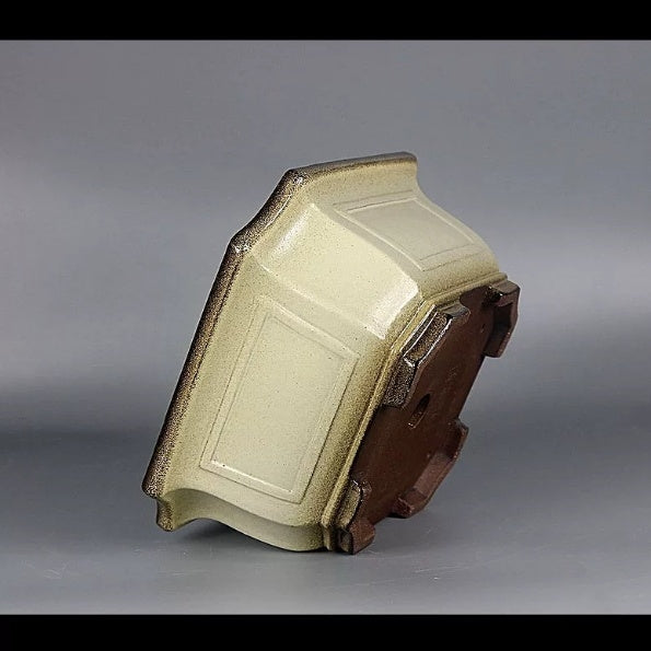 Side and base angle of the cream-glazed paneled square pot