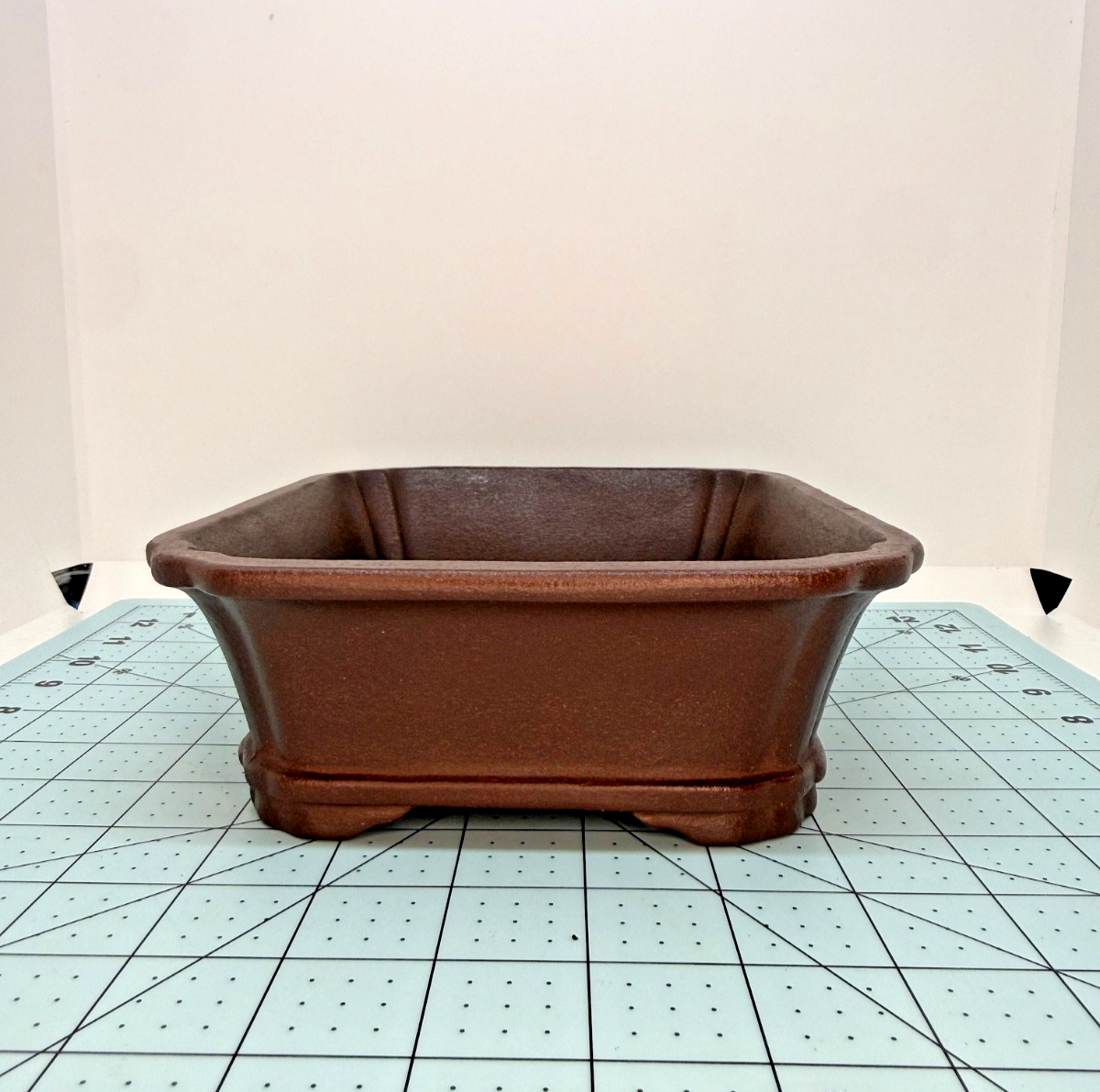 Short-side view of the brown rectangular pot showing its rounded corner details