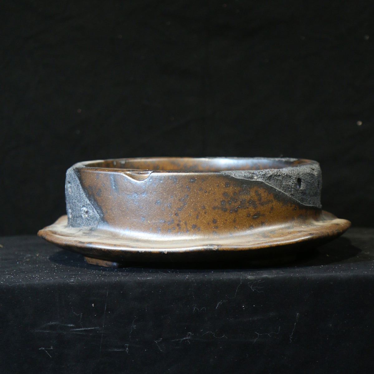 13" Round Yixing Zisha Clay Bonsai Pot - Bronze & Charcoal Glaze — rim detail