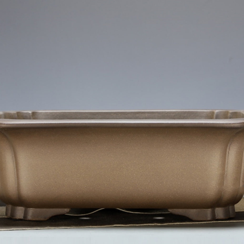Front detail of taupe rectangular pot showing rim and feet
