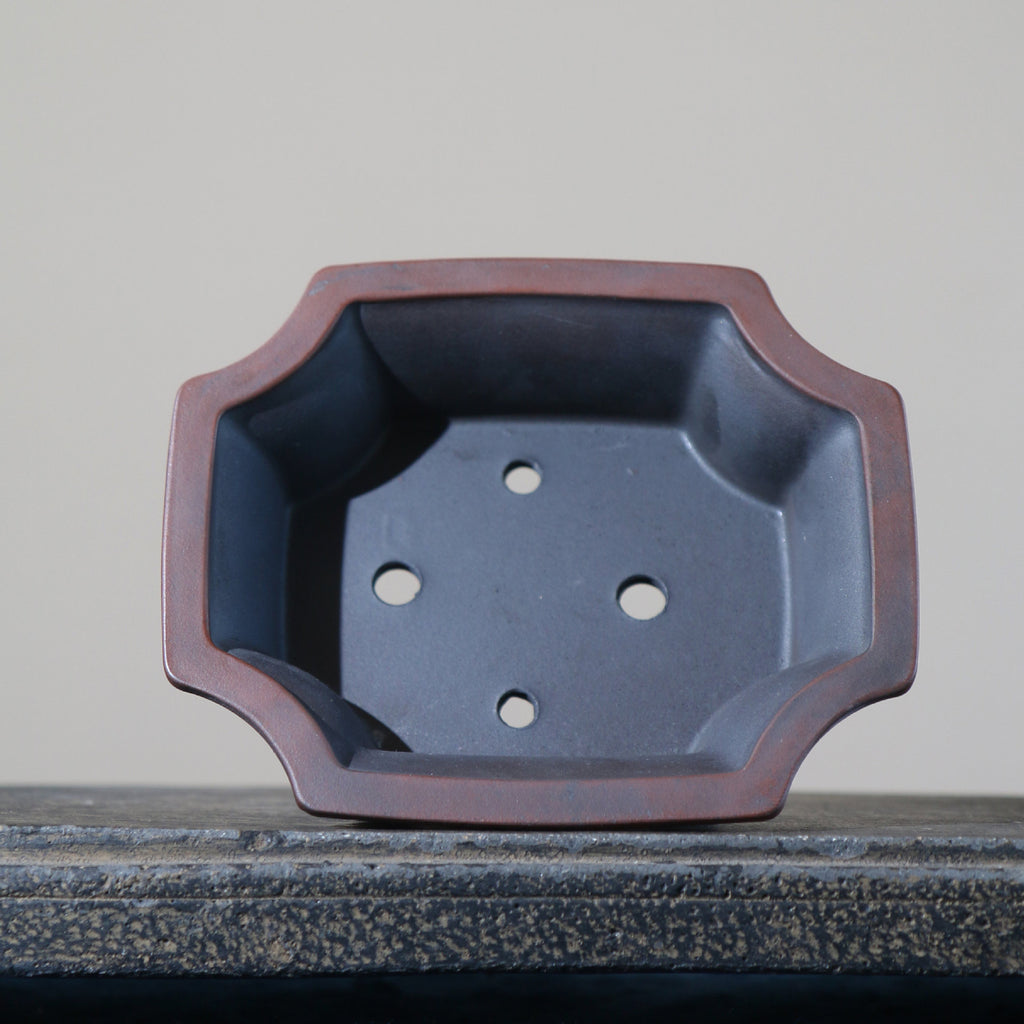 Mokko pot interior with drainage and wiring openings