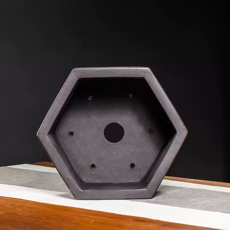 Hexagonal pot interior with central drainage hole