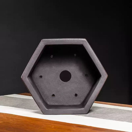 Hexagonal pot interior with central drainage hole