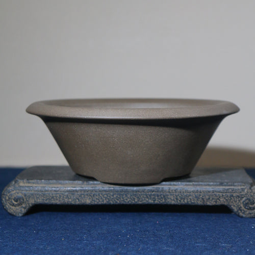 Front profile of gray conical bonsai pot