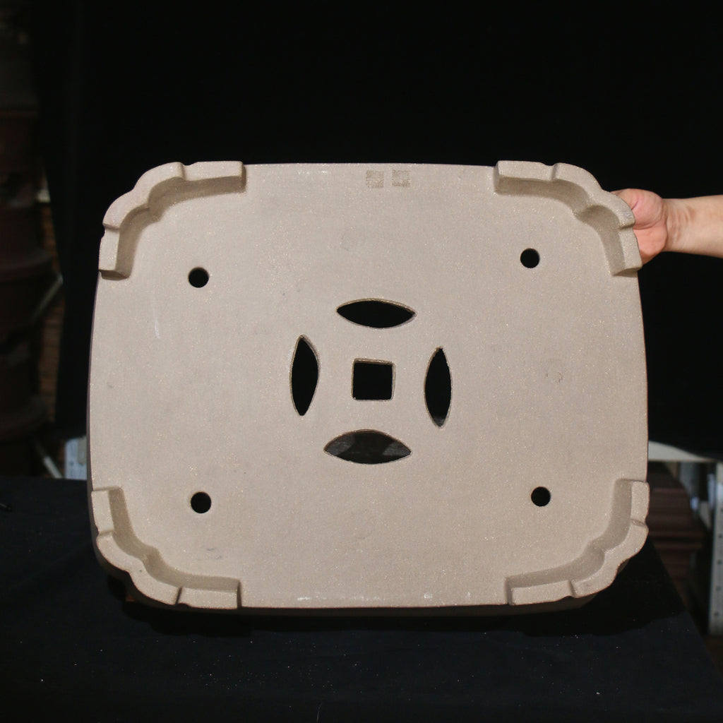 Underside drainage openings and feet of rectangular bonsai pot