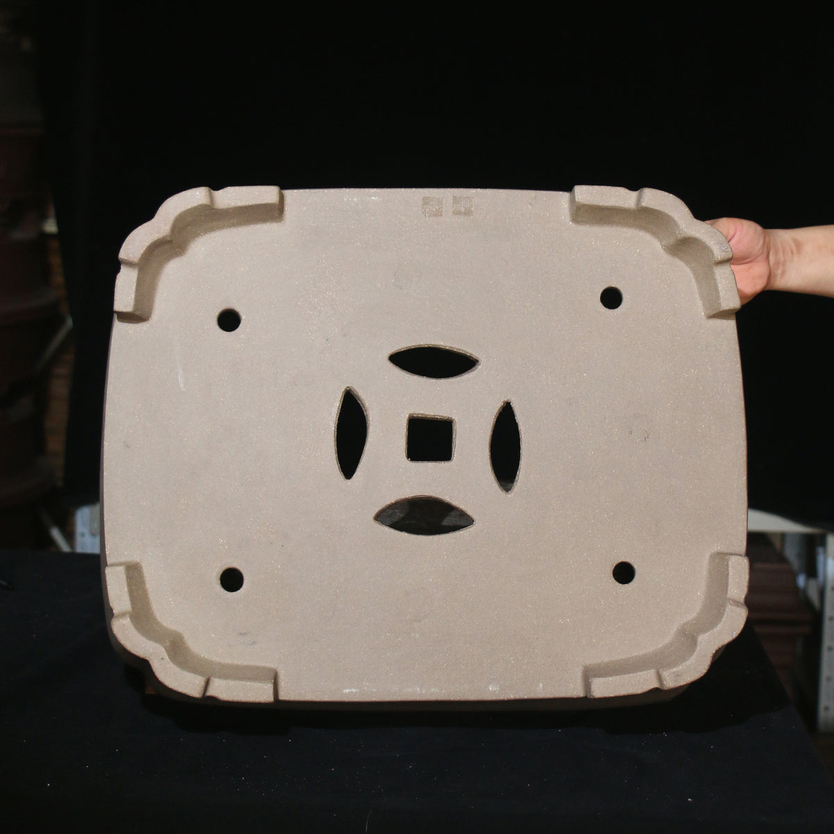 Underside drainage openings and feet of rectangular bonsai pot