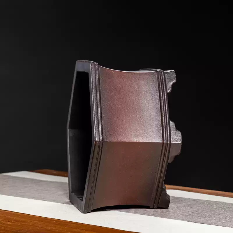 Waisted body and raised feet of hexagonal Yixing pot